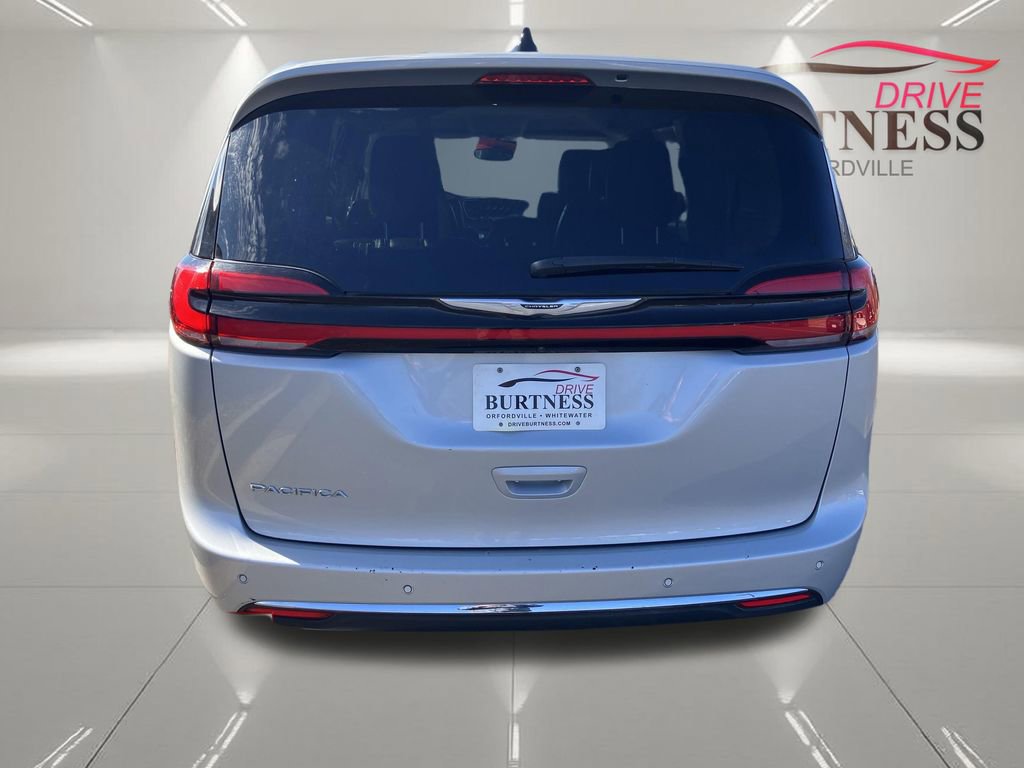 Used 2024 Chrysler Pacifica Touring-L FWD image 8