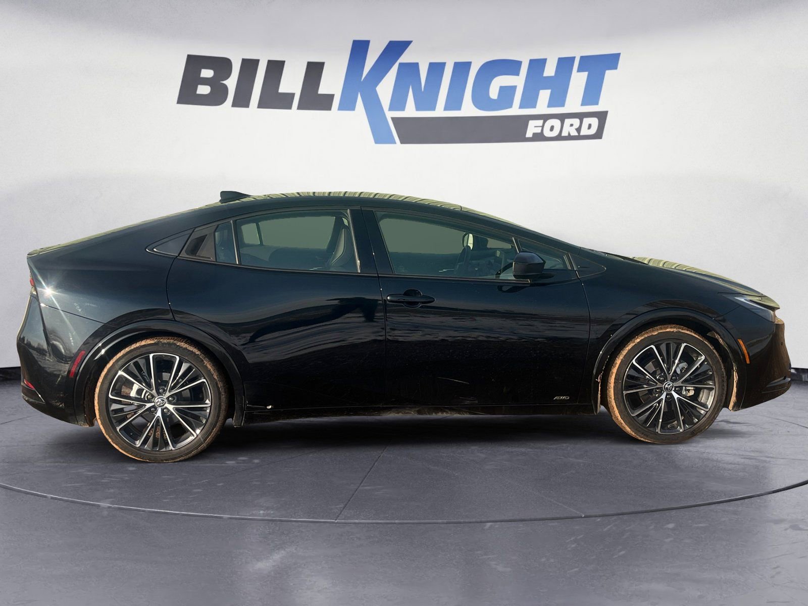 Used 2024 Toyota Prius XLE image 2