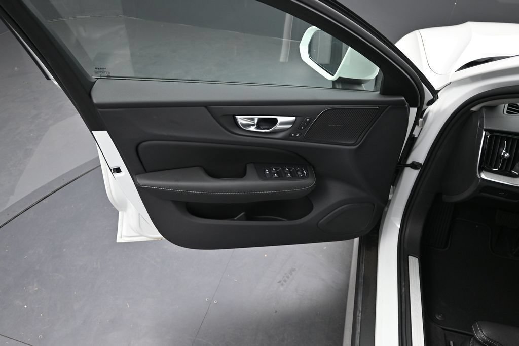 New 2026 Volvo V60 B5 Cross Country Ultra w/ Climate Package AWD/4WD image 11