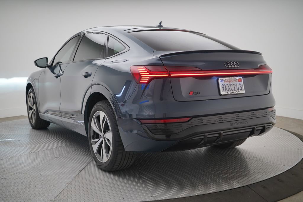 Used 2024 Audi Q8 e-tron Premium image 3