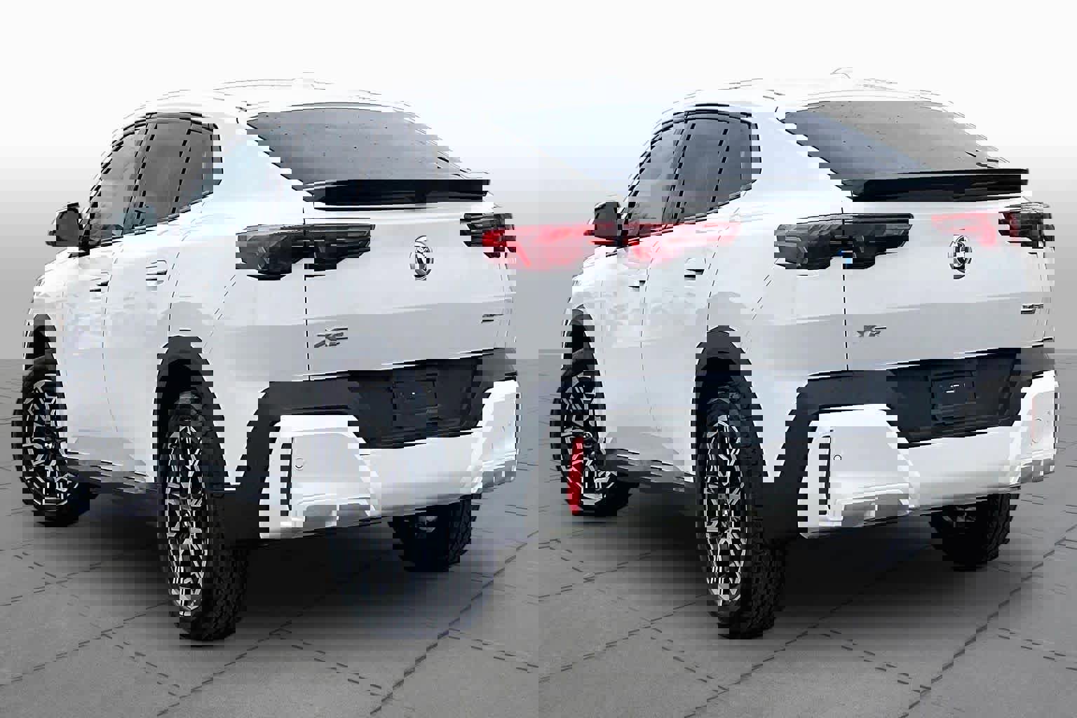 Used 2025 BMW X2 xDrive28i image 11