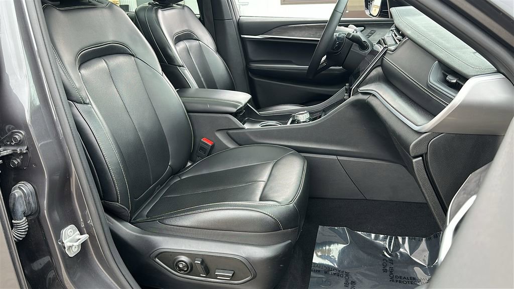 Used 2024 Jeep Grand Cherokee L Limited w/ Luxury Tech Group II image 31