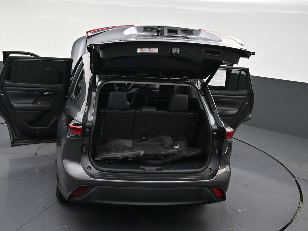 Used 2022 Toyota Highlander XLE FWD image 32