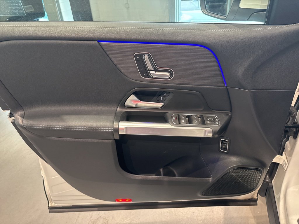 Used 2023 Mercedes-Benz EQB 300 4MATIC w/ Exclusive Package image 15