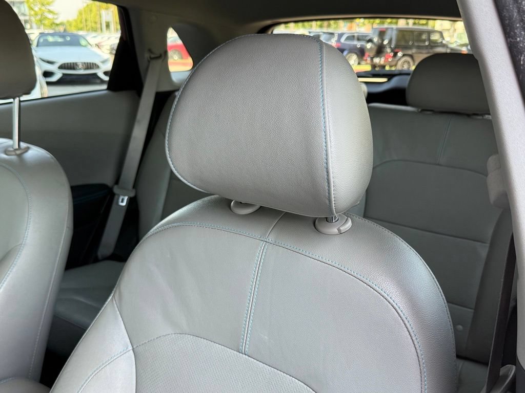 Used 2018 Kia Niro Touring FWD image 2