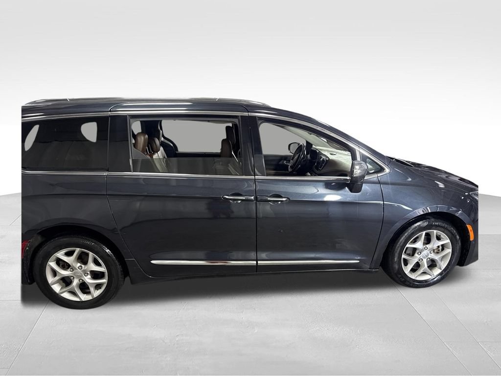 Used 2019 Chrysler Pacifica Limited w/ Advanced Safetytec Group FWD image 7