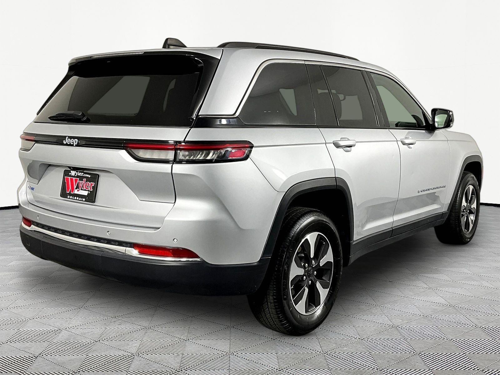 Used 2024 Jeep Grand Cherokee Limited 4xe AWD/4WD image 6