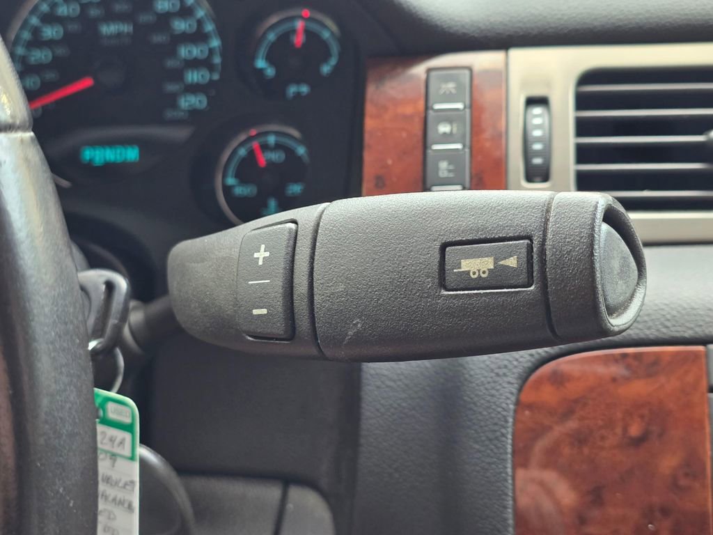 Used 2009 Chevrolet Avalanche LT AWD/4WD image 24