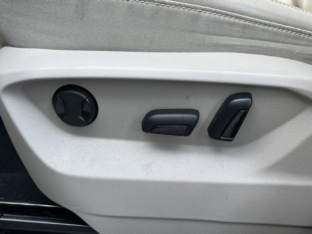 Used 2023 Volkswagen Atlas SE w/ Black Wheel Package image 22