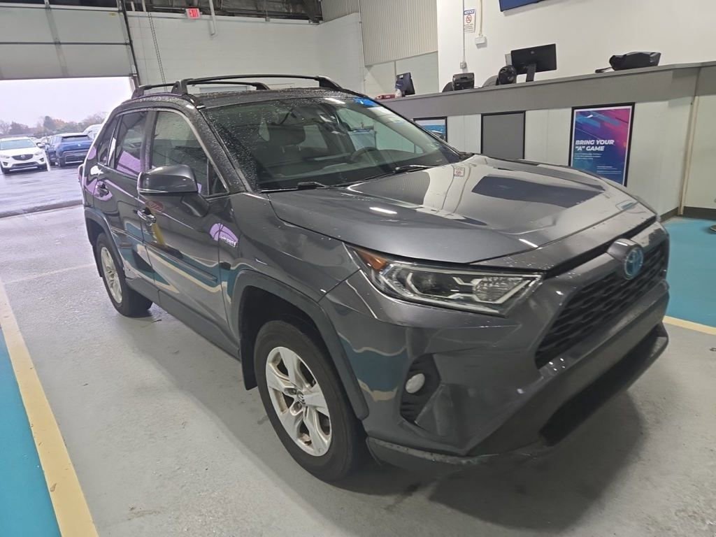 Used 2021 Toyota RAV4 XLE image 3