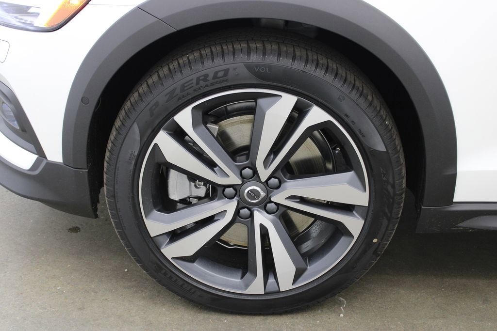 New 2026 Volvo V60 B5 Cross Country Plus w/ Climate Package AWD/4WD image 30