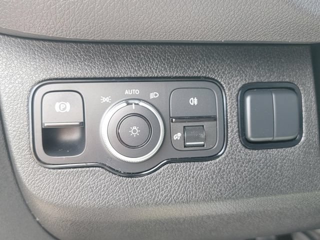 Used 2024 Mercedes-Benz eSprinter 170 Cargo image 31
