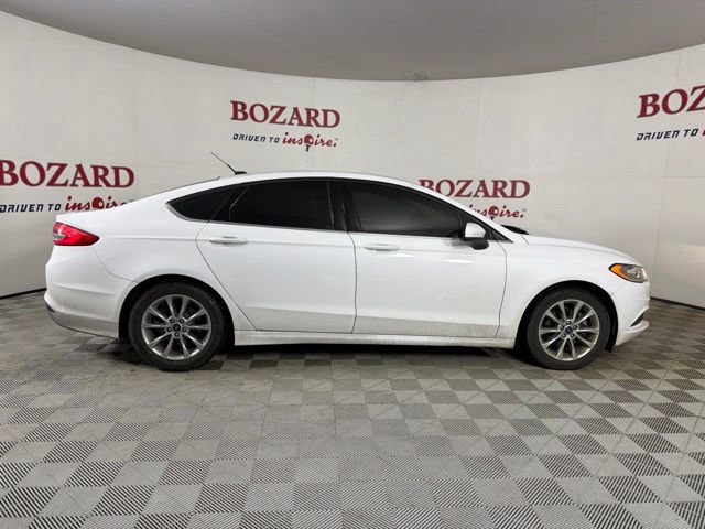 Used 2017 Ford Fusion SE FWD image 9