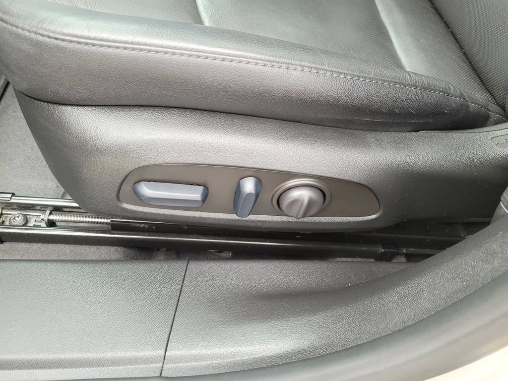 Used 2023 Chevrolet Malibu LT FWD image 21