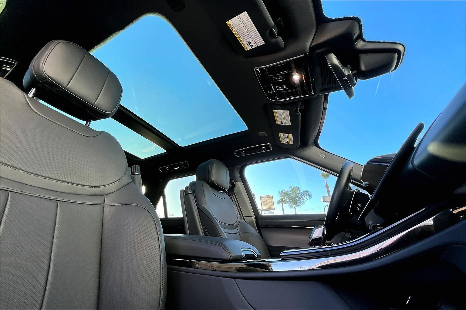 Used 2025 Land Rover Range Rover Sport Dynamic SE image 22