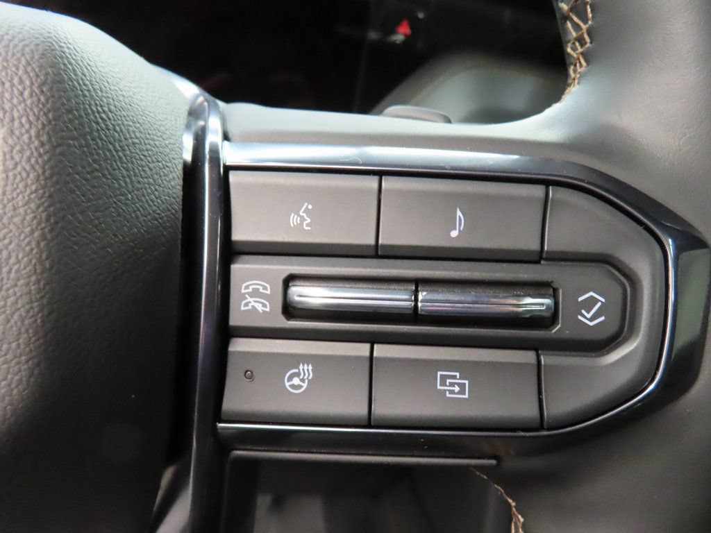 Used 2025 GMC Yukon XL AT4 w/ AT4 Premium Package image 49