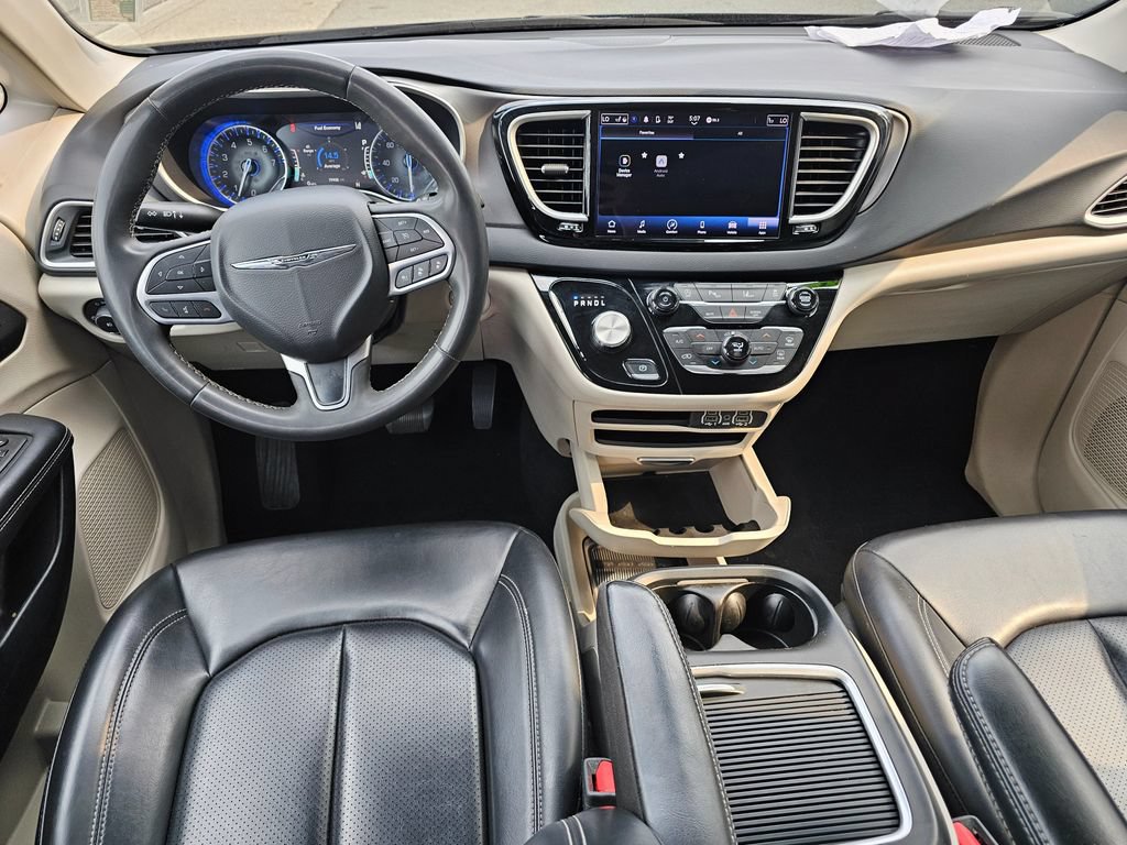 Used 2023 Chrysler Pacifica Touring-L FWD image 19