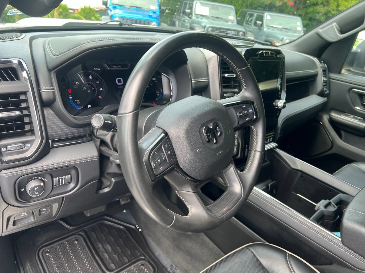 Used 2023 RAM 1500 Limited w/ Body Color Bumper Group AWD/4WD image 18