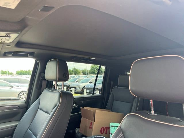 Used 2022 GMC Yukon XL SLT w/ SLT Premium Package RWD image 12