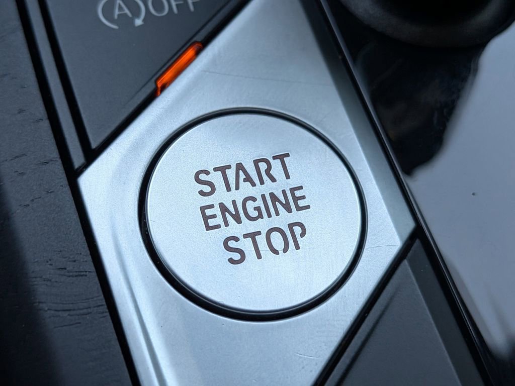 Used 2022 BMW 330i xDrive Sedan w/ M Sport Package image 29