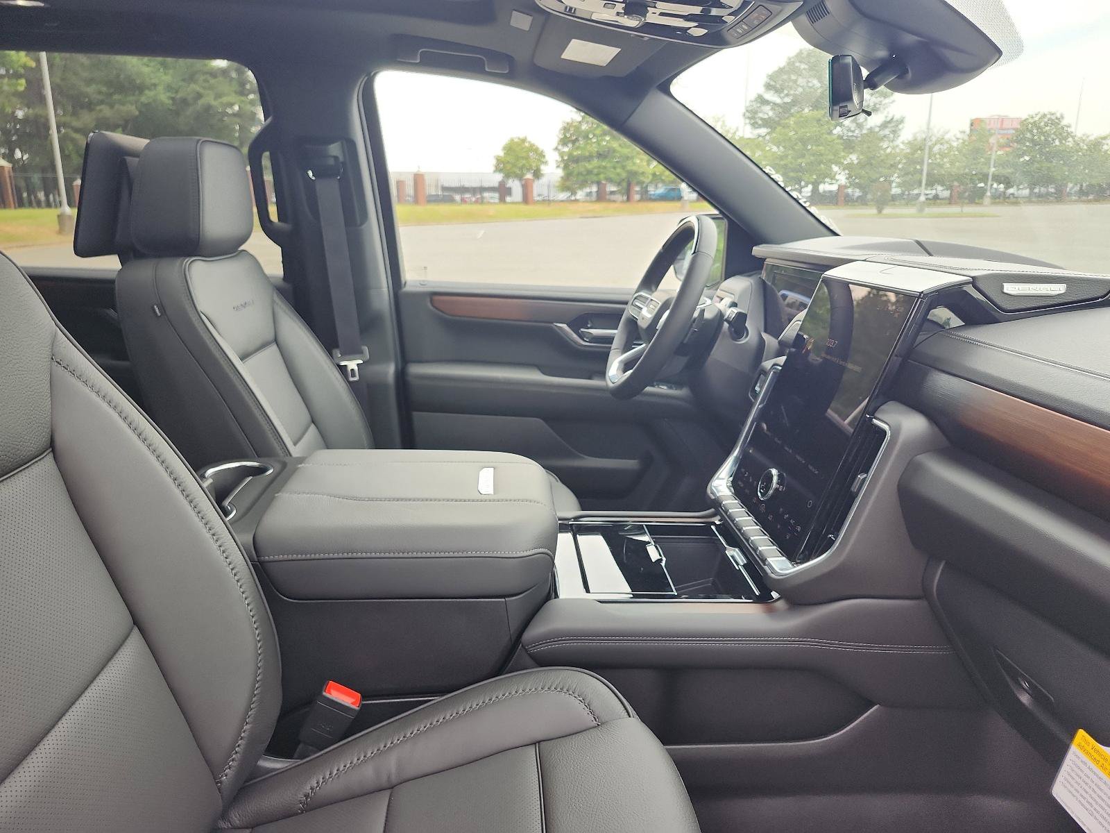 New 2026 GMC Yukon XL Denali w/ Denali Reserve Package AWD/4WD image 6