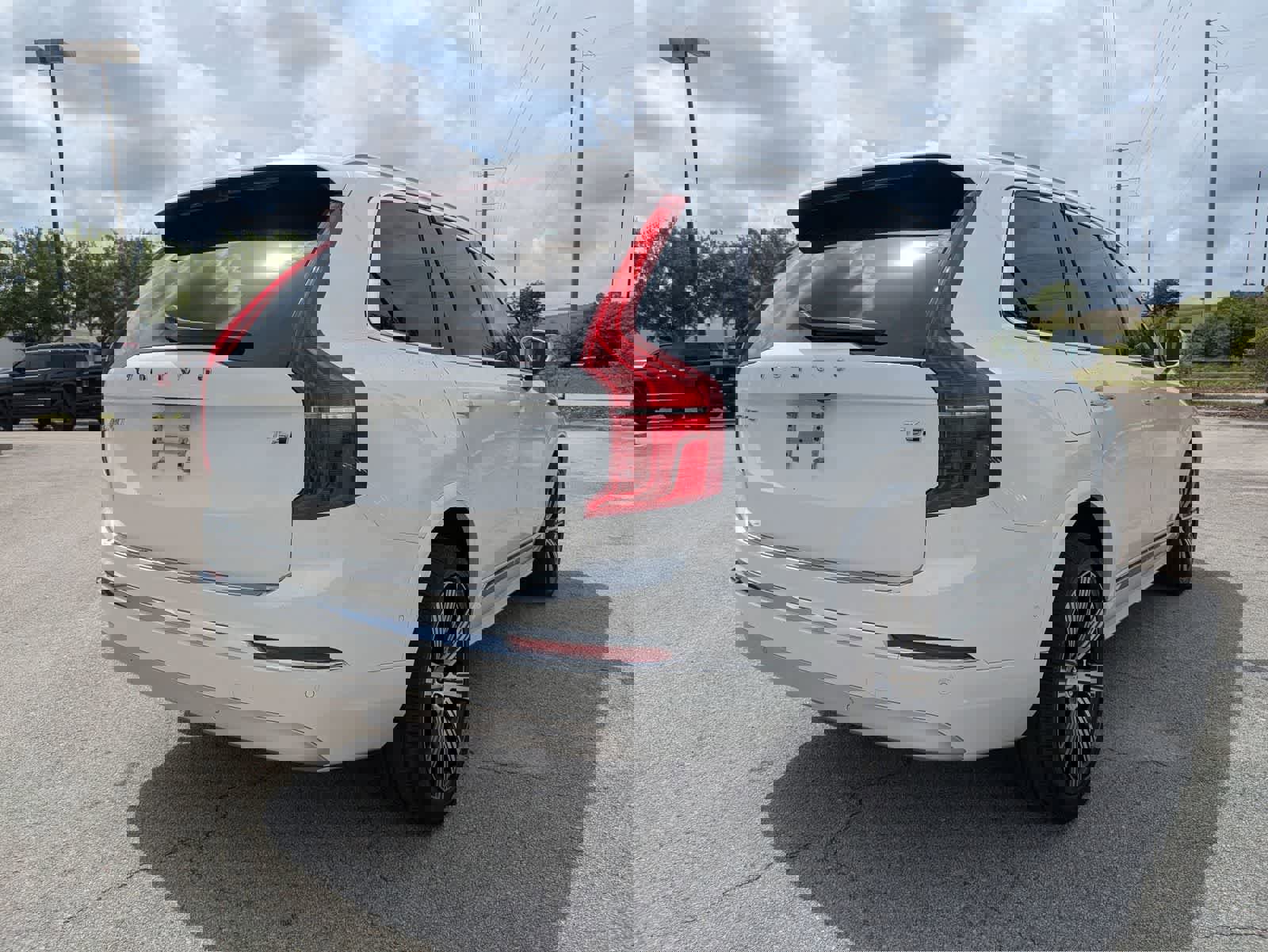 Used 2022 Volvo XC90 T6 Inscription w/ Advanced Package image 4