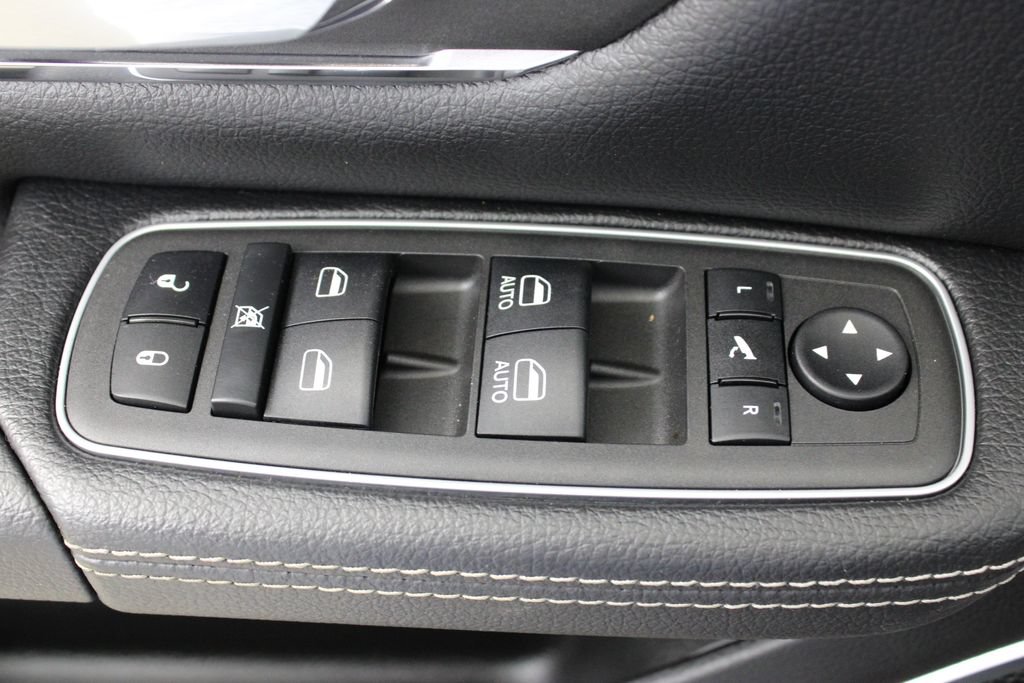 Used 2024 RAM 1500 Laramie AWD/4WD image 18