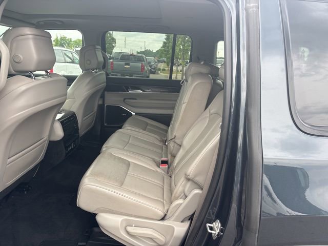 Used 2022 Jeep Wagoneer Series I w/ Premium Group I AWD/4WD image 18