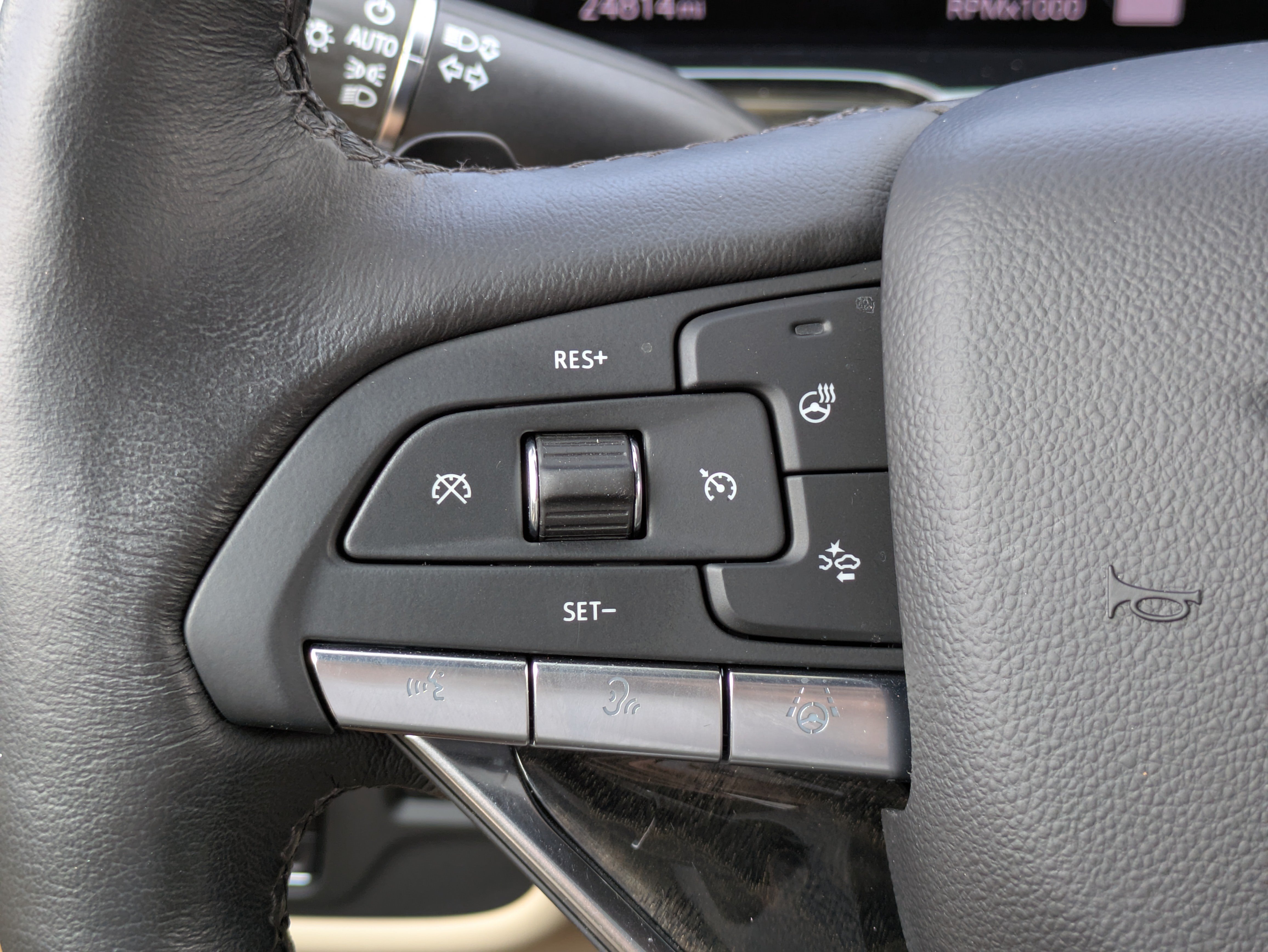 Certified 2024 Cadillac Escalade Premium Luxury w/ Performance Package AWD/4WD image 24