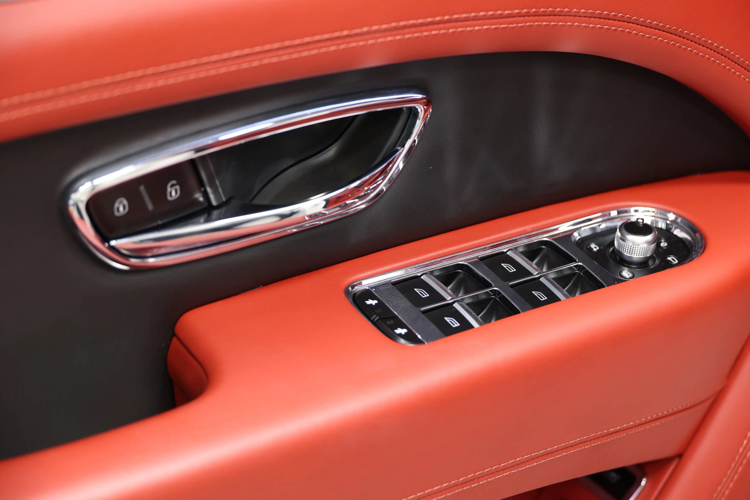 Used 2022 Bentley Bentayga AWD/4WD image 10
