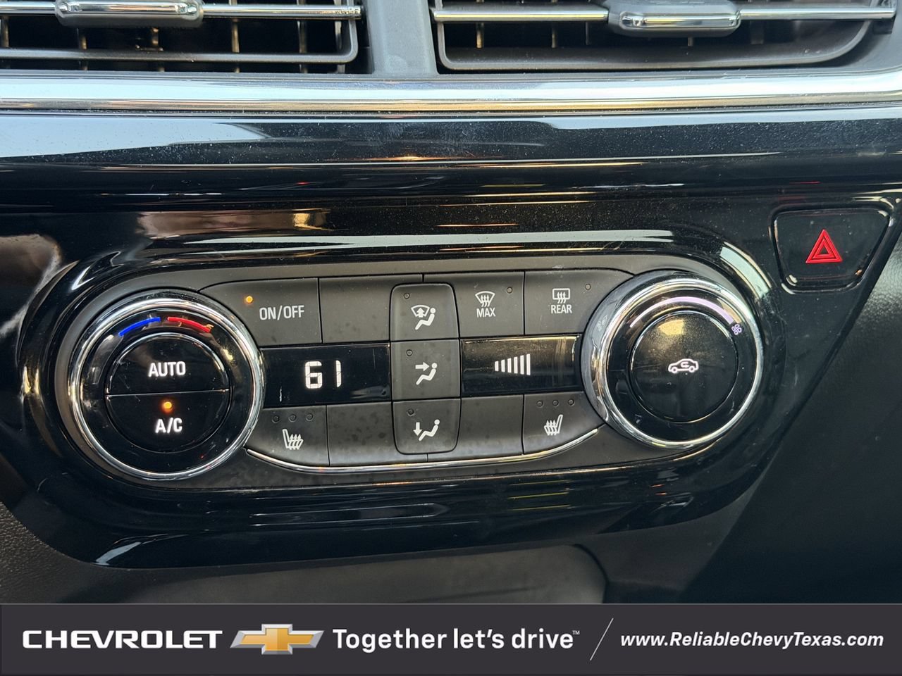 Used 2025 Chevrolet Trax RS w/ Sunroof Package FWD image 21