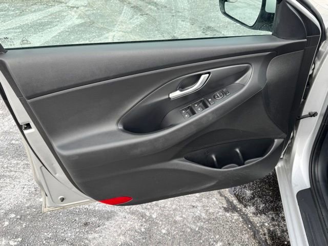 Used 2018 Hyundai Elantra GT image 13