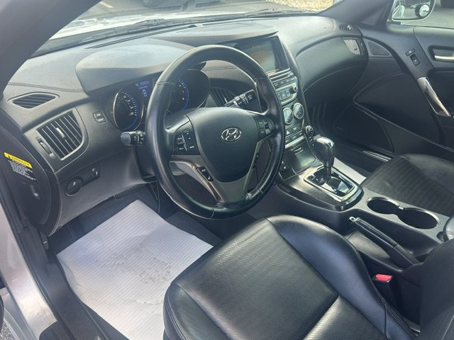 Used 2013 Hyundai Genesis 3.8 RWD image 12