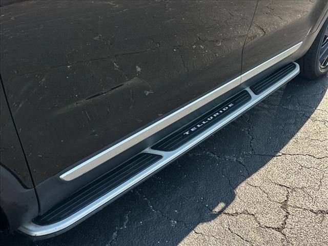 Used 2021 Kia Telluride SX w/ Towing Package FWD image 15