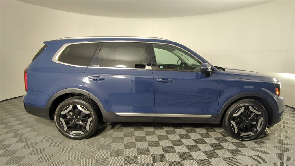 Used 2024 Kia Telluride S w/ S Sunroof Package image 4