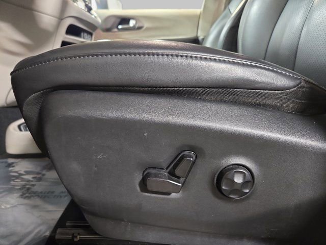 Used 2023 Chrysler Pacifica Touring-L image 28