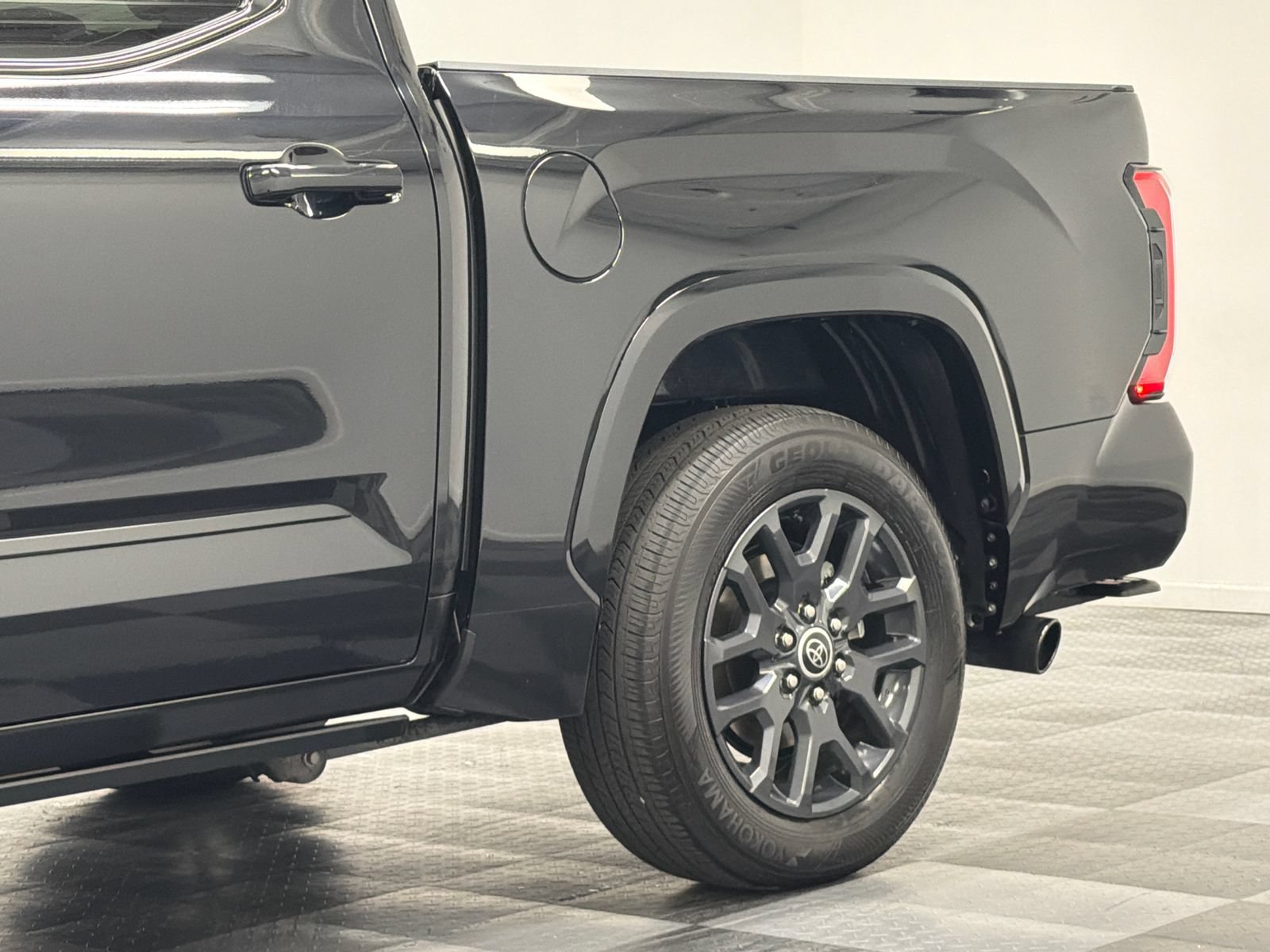 Used 2023 Toyota Tundra Platinum w/ Advanced Package AWD/4WD image 6