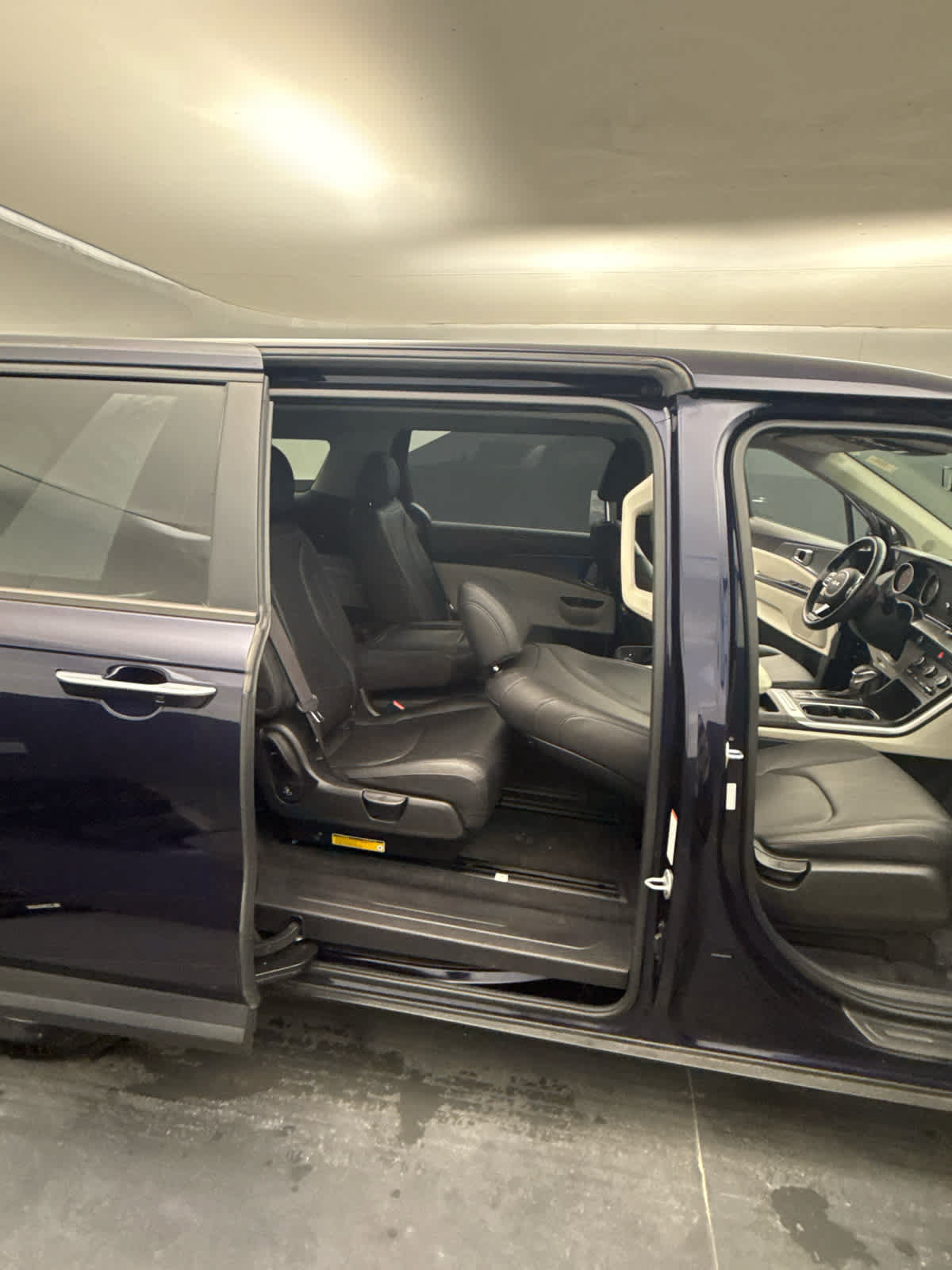 Used 2022 Kia Carnival LX FWD image 71