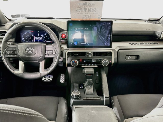 Used 2024 Toyota Tacoma TRD Sport AWD/4WD image 31