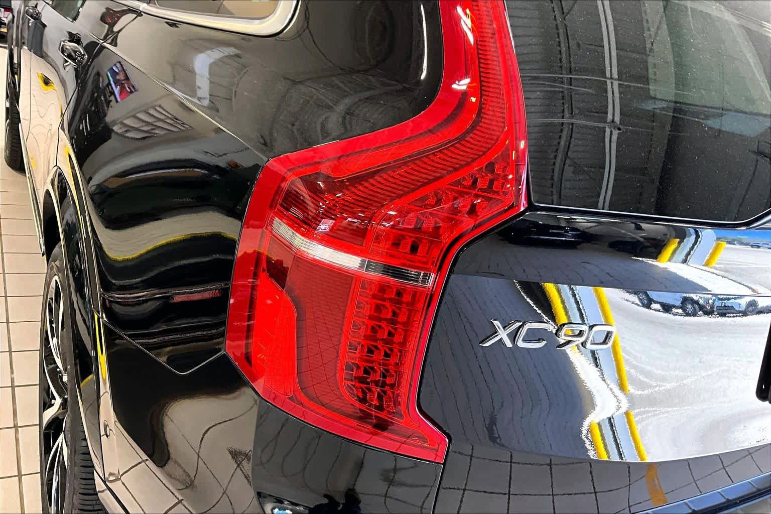 Certified 2023 Volvo XC90 B6 Plus w/ Protection Package Premier AWD/4WD image 27