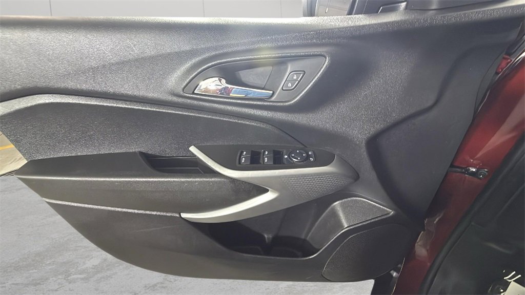 Certified 2024 Chevrolet Trax RS w/ Driver Confidence Package image 40