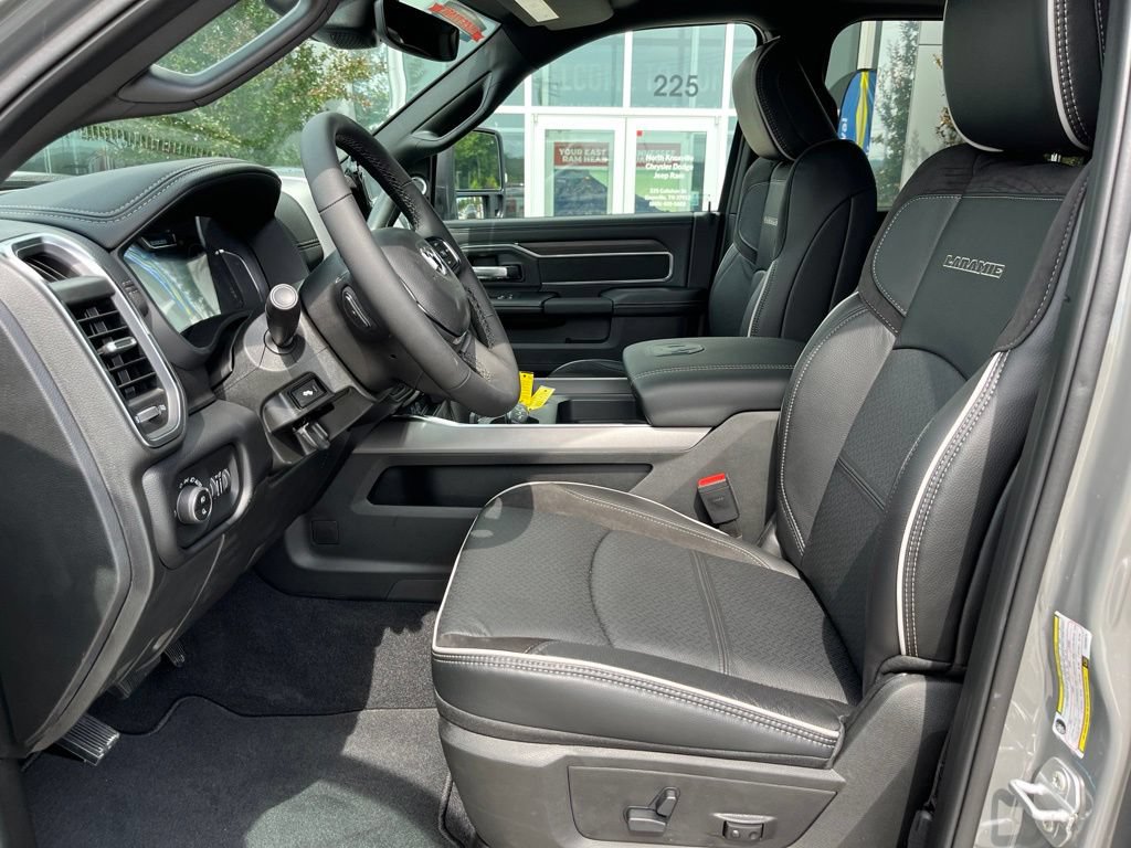 New 2026 RAM 2500 Laramie AWD/4WD image 3