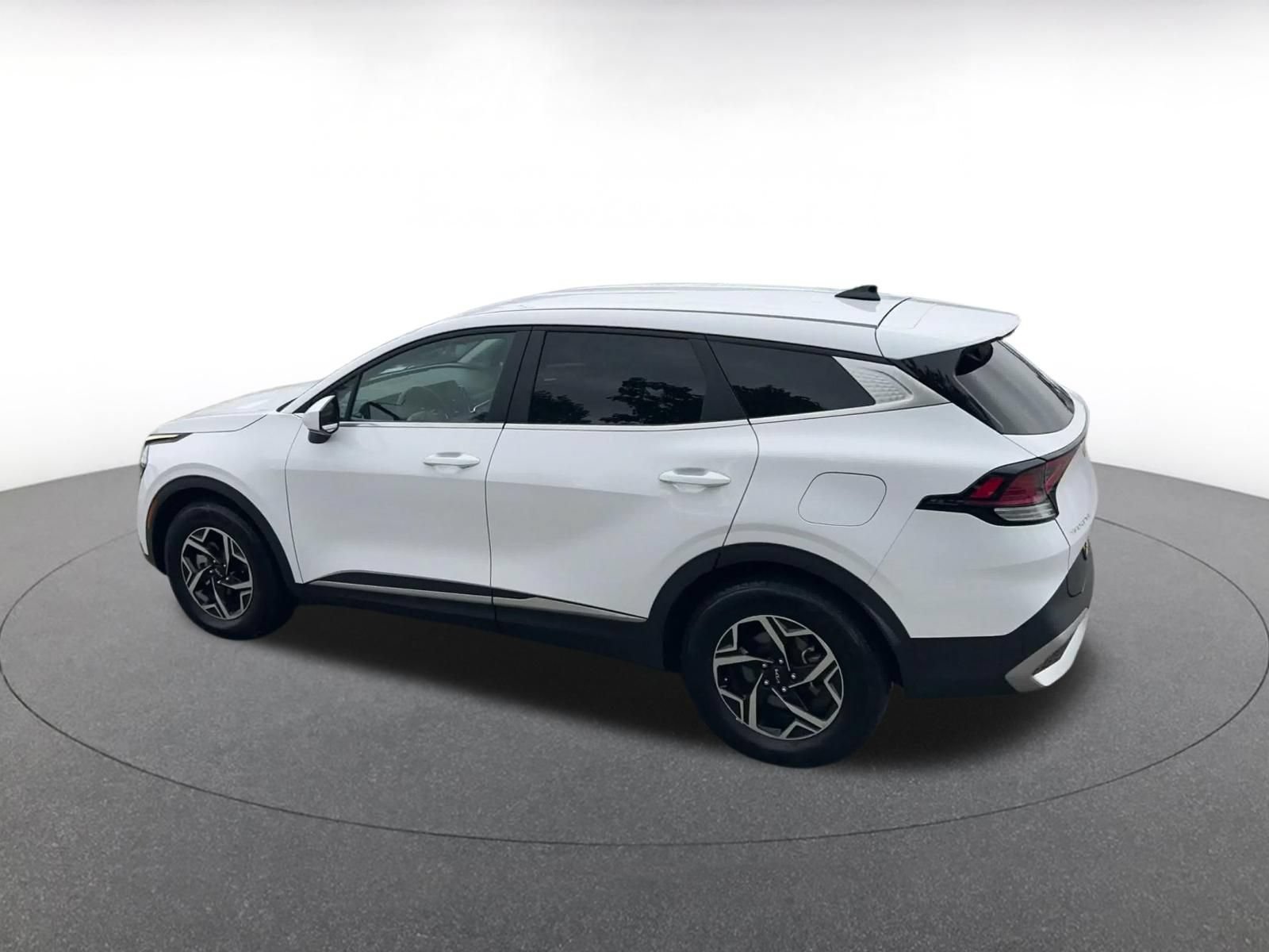 Used 2025 Kia Sportage LX AWD/4WD image 9