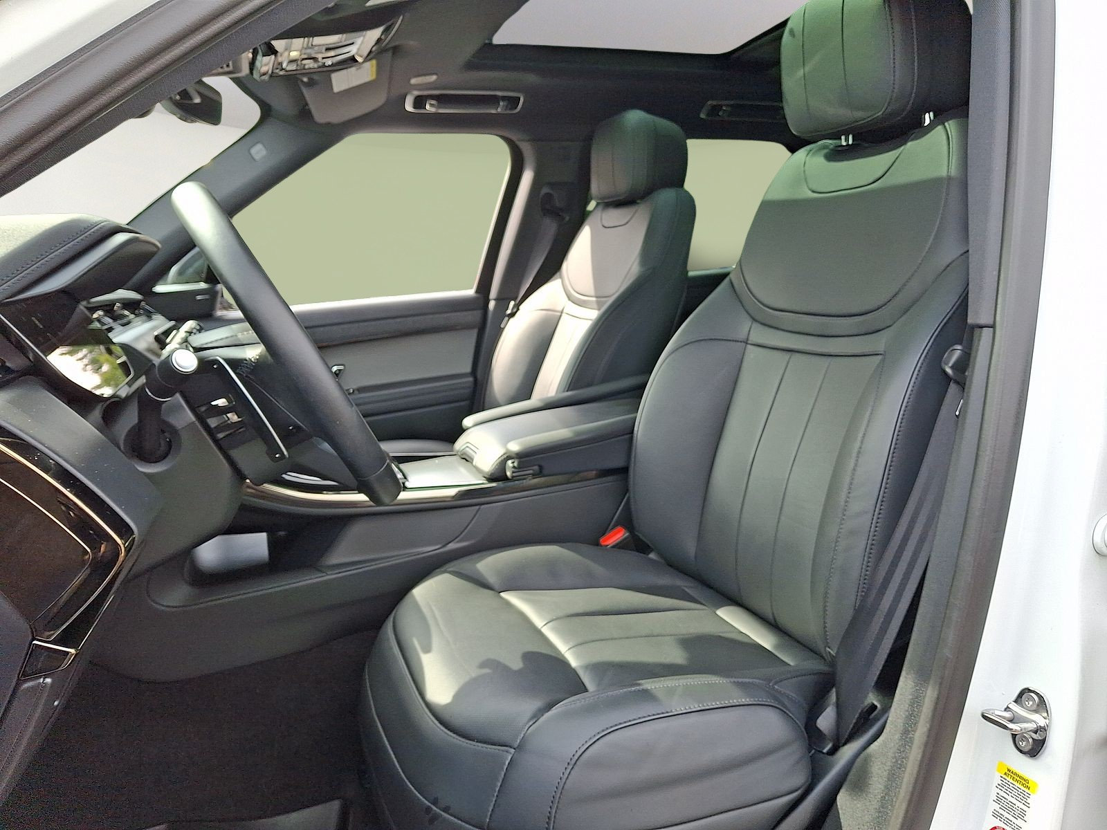 Certified 2025 Land Rover Range Rover Sport SE AWD/4WD image 9