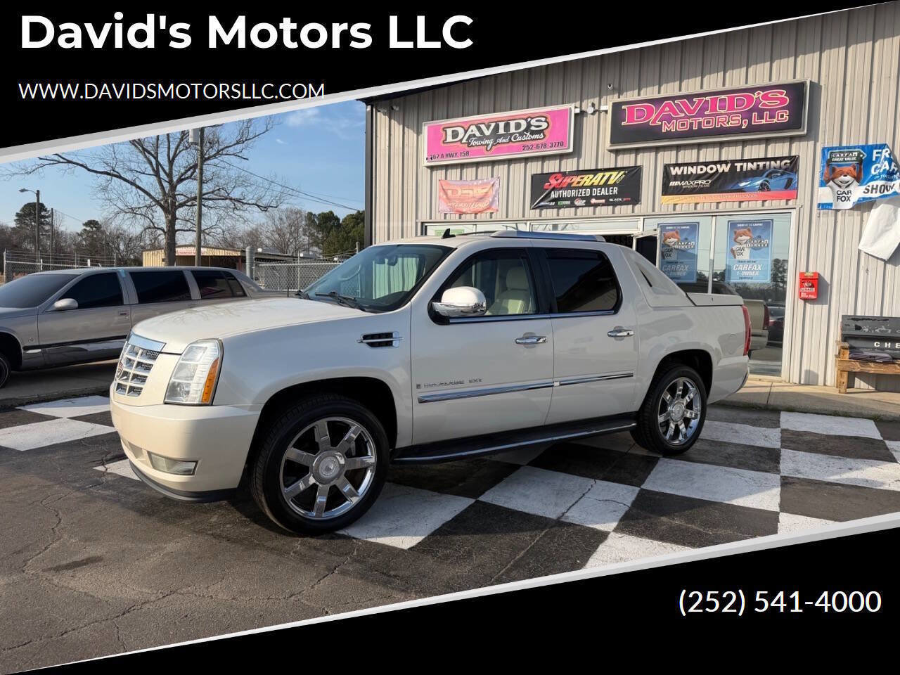 Used 2008 Cadillac Escalade EXT image 1