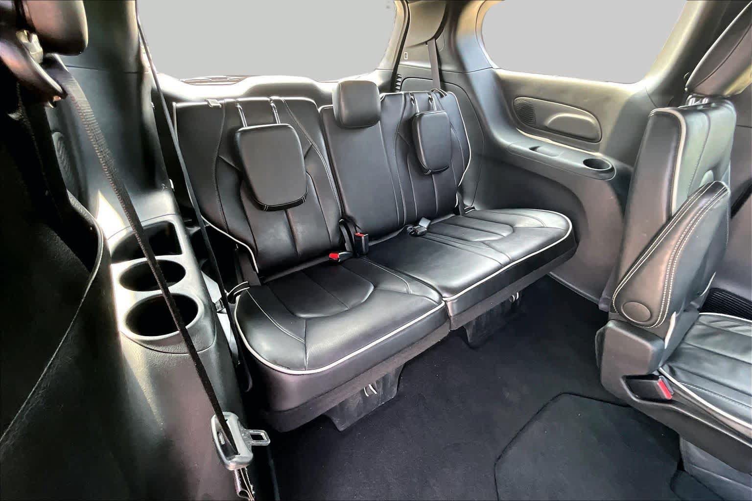 Used 2025 Chrysler Pacifica Limited FWD image 32