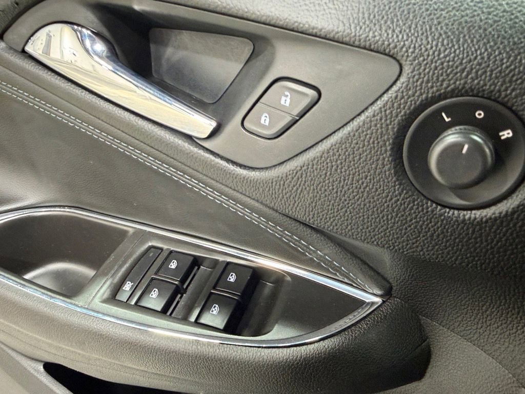 Used 2017 Chevrolet Cruze Premier FWD image 21