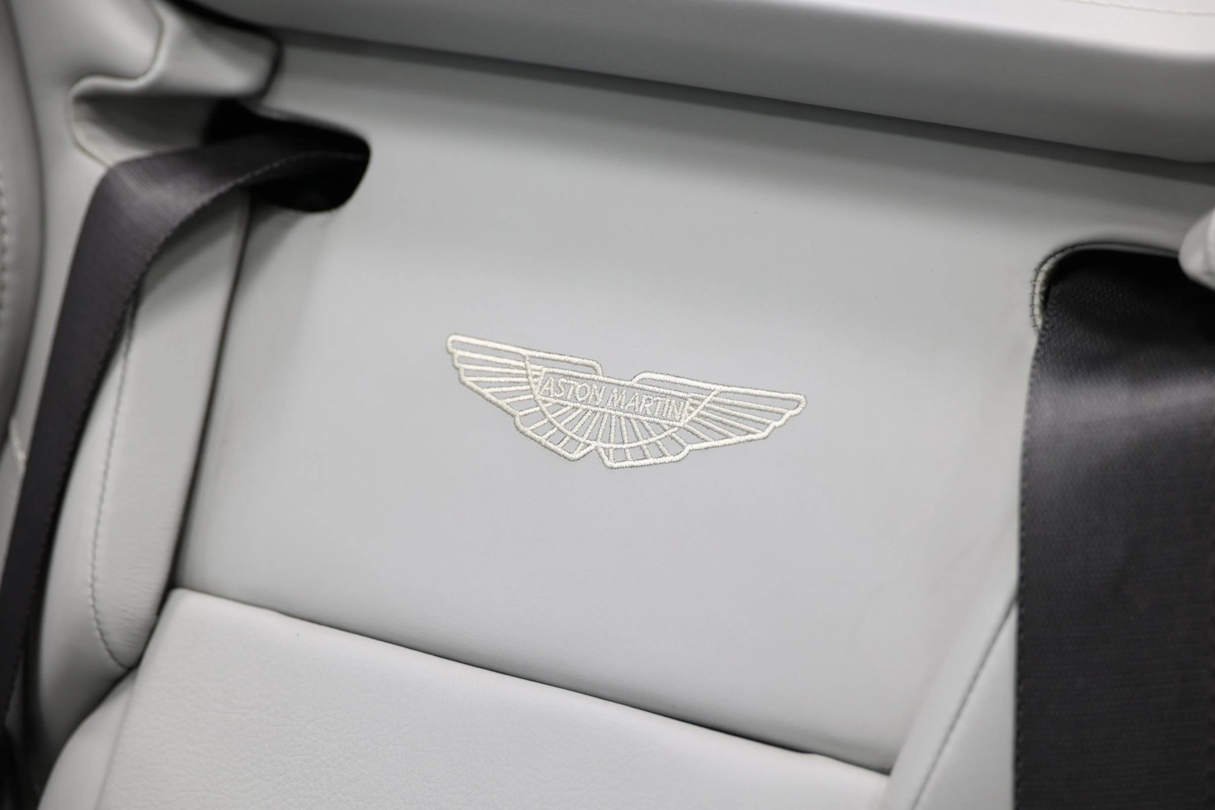 Used 2014 Aston Martin Vanquish Volante RWD image 50