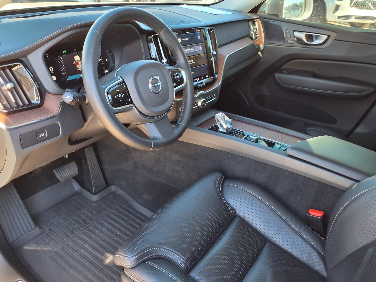 Certified 2023 Volvo XC60 B5 Ultimate w/ Protection Package Premier image 21