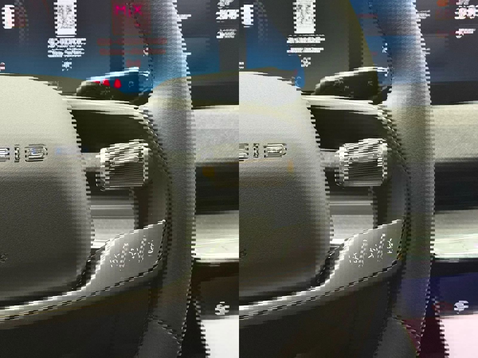 Used 2025 Lucid Air Touring image 33